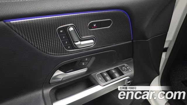 Mercedes-Benz GLB-Class 2021 — photo 27