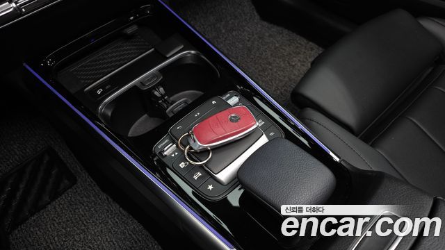 Mercedes-Benz GLB-Class 2021 — photo 28