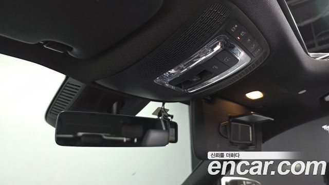 Mercedes-Benz GLB-Class 2021 — photo 30