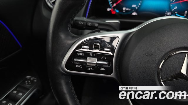 Mercedes-Benz GLB-Class 2021 — photo 35
