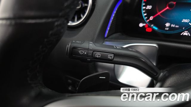 Mercedes-Benz GLB-Class 2021 — photo 36