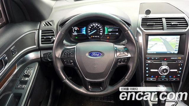 Ford Explorer 2016 — photo 13