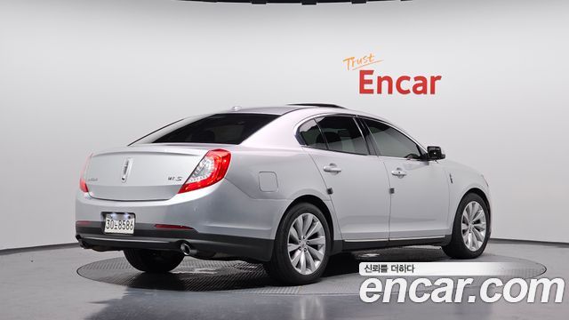 Lincoln MKS 2014 — photo 2