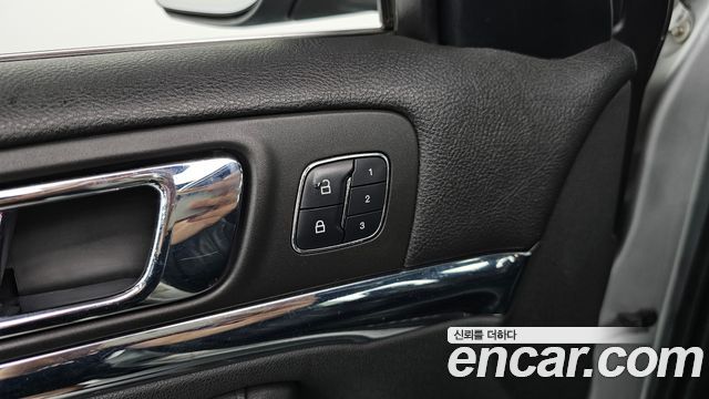 Lincoln MKS 2014 — photo 17