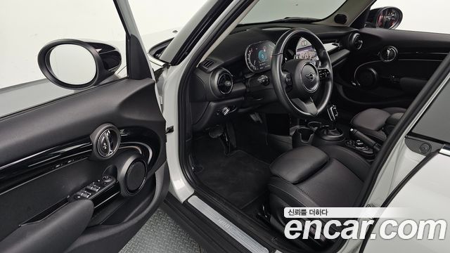 Mini Cooper 2022 — photo 13