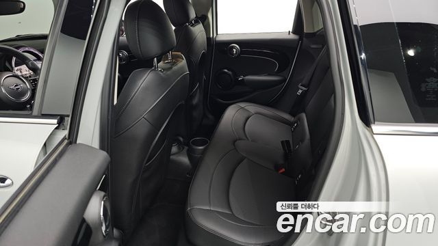 Mini Cooper 2022 — photo 17