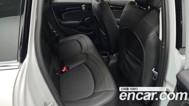 Mini Cooper 2022 — photo 18