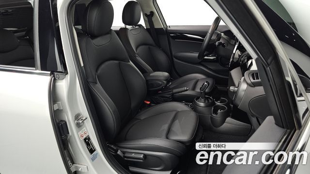 Mini Cooper 2022 — photo 16