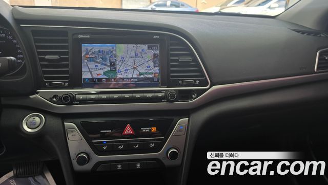 Hyundai AVANTE 2018 — photo 9