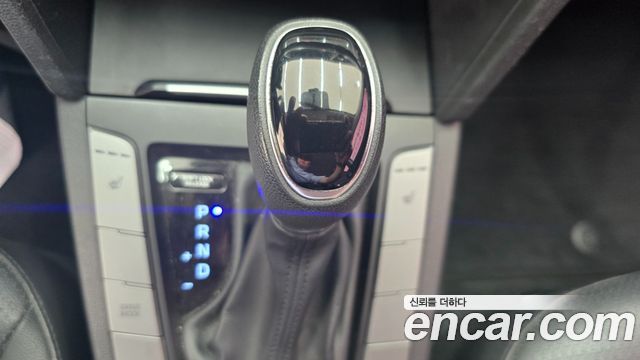 Hyundai AVANTE 2018 — photo 13