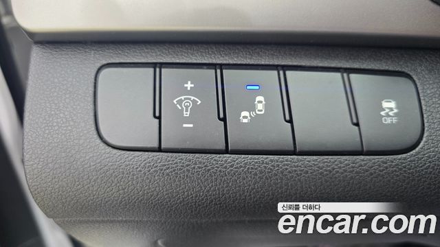 Hyundai AVANTE 2018 — photo 14