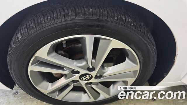 Hyundai AVANTE 2018 — photo 17