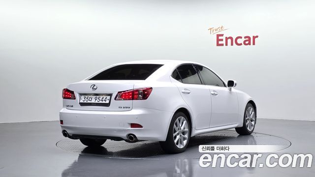 Lexus IS 2012 — photo 2