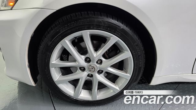 Lexus IS 2012 — photo 5