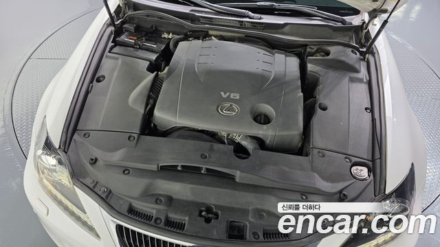 Lexus IS 2012 — photo 6