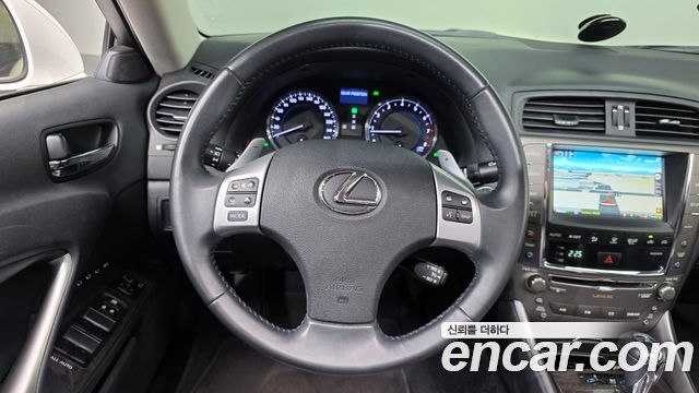 Lexus IS 2012 — photo 13