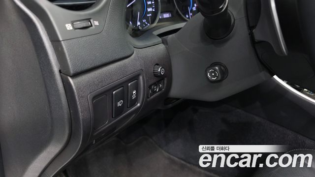 Lexus IS 2012 — photo 16