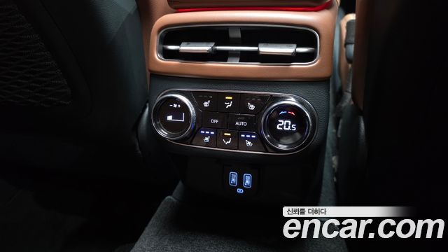 Genesis GV70 2021 — photo 25