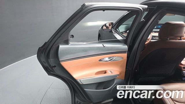 Genesis GV70 2021 — photo 15