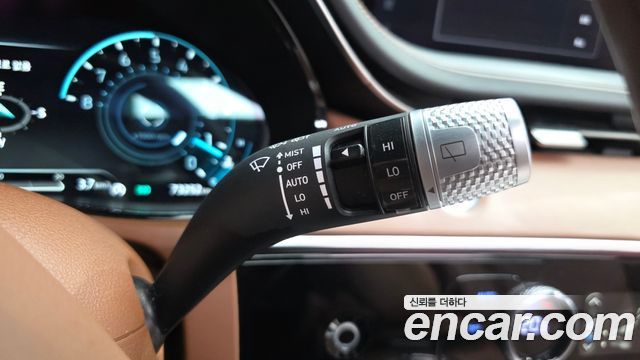 Genesis GV70 2021 — photo 30
