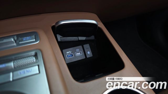 Genesis GV70 2021 — photo 38