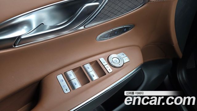 Genesis GV70 2021 — photo 41