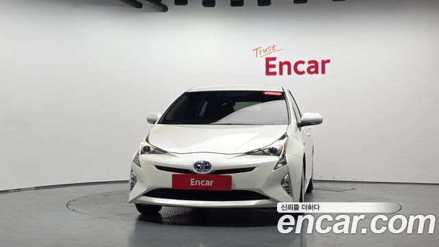 Toyota Prius 2016 — photo 3