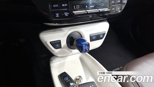Toyota Prius 2016 — photo 12