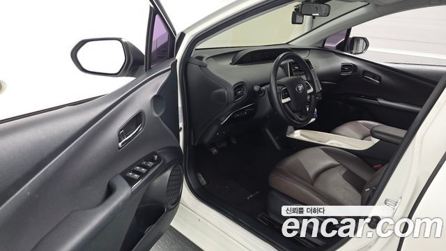 Toyota Prius 2016 — photo 13