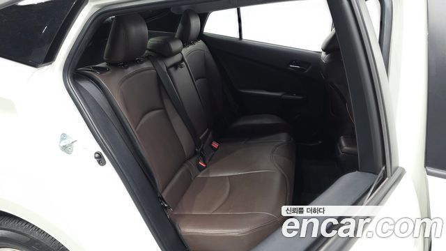 Toyota Prius 2016 — photo 17