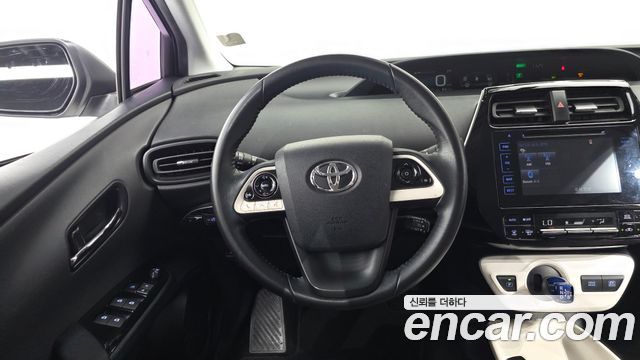 Toyota Prius 2016 — photo 18