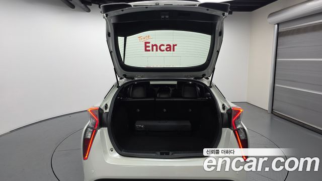 Toyota Prius 2016 — photo 26