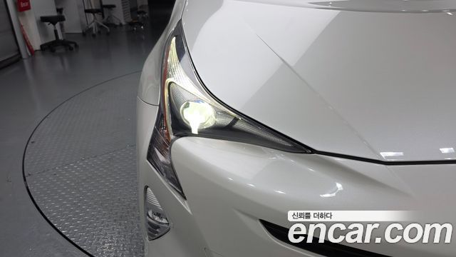 Toyota Prius 2016 — photo 8
