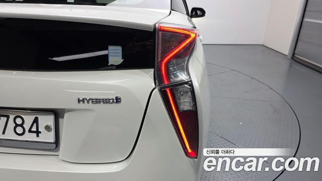 Toyota Prius 2016 — photo 9
