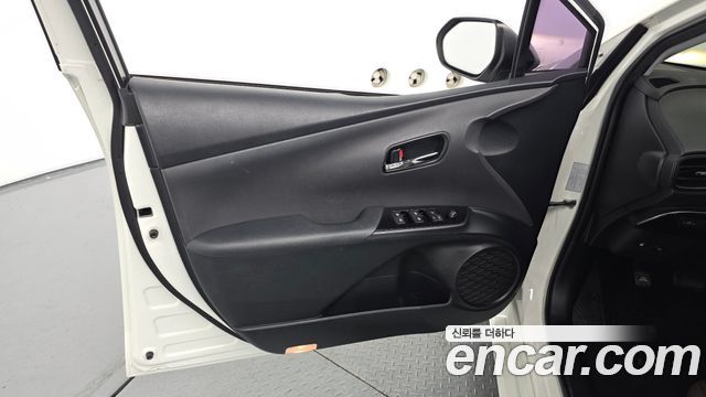 Toyota Prius 2016 — photo 14