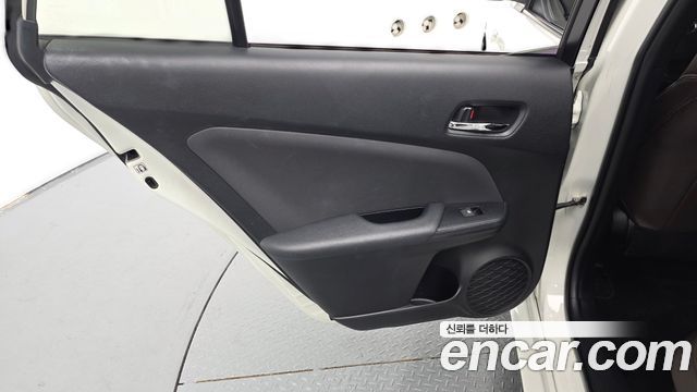 Toyota Prius 2016 — photo 15