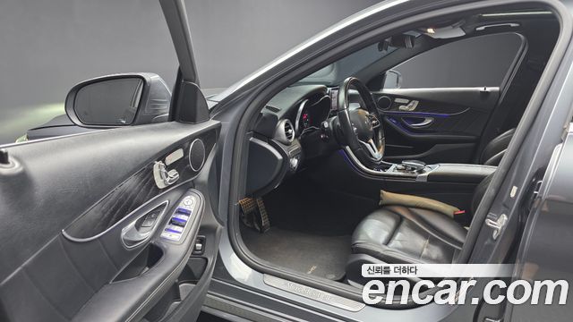 Mercedes-Benz C-Class 2019 — photo 10