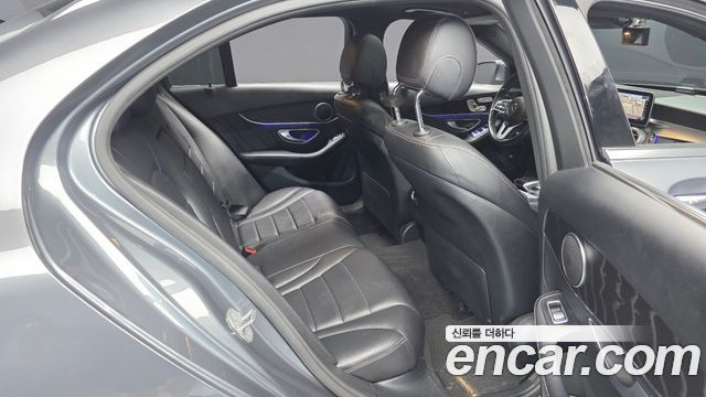 Mercedes-Benz C-Class 2019 — photo 12