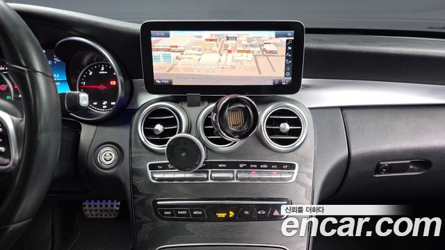 Mercedes-Benz C-Class 2019 — photo 14