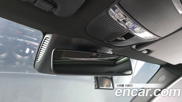 Mercedes-Benz C-Class 2019 — photo 18