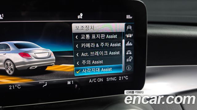 Mercedes-Benz C-Class 2019 — photo 19