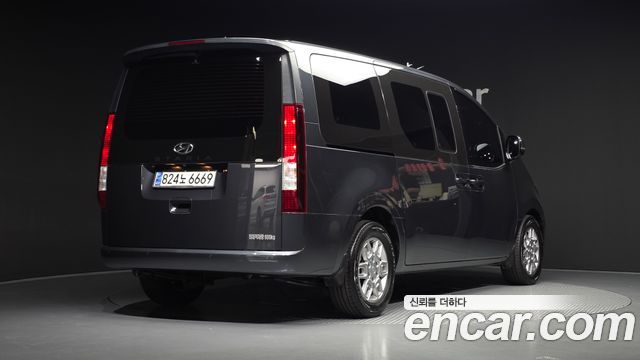 Hyundai Staria 2022 — photo 2