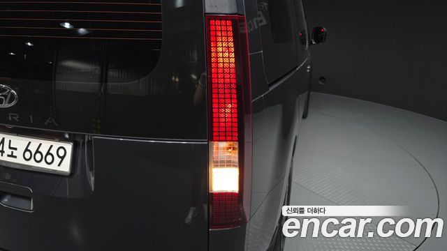Hyundai Staria 2022 — photo 9