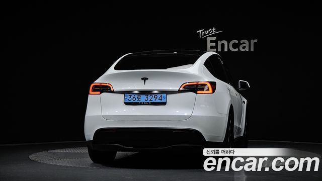 Tesla Model Y 2023 — photo 4