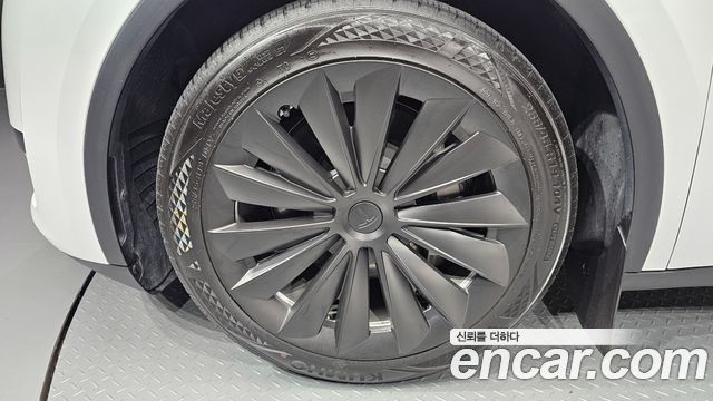 Tesla Model Y 2023 — photo 5
