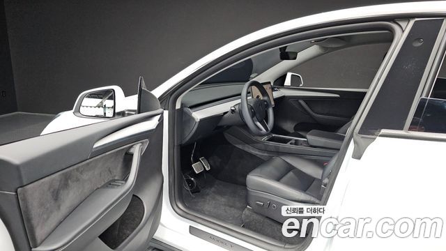 Tesla Model Y 2023 — photo 13