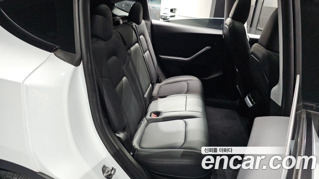 Tesla Model Y 2023 — photo 17