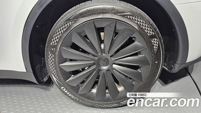 Tesla Model Y 2023 — photo 7