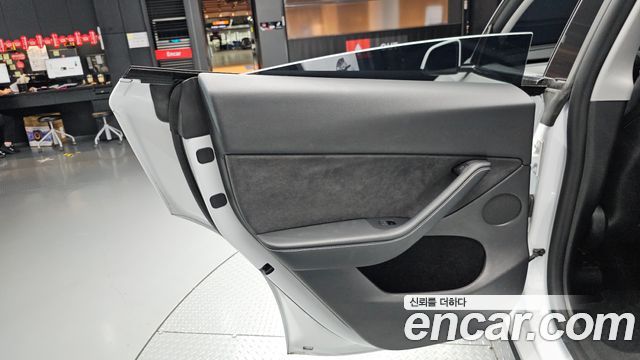 Tesla Model Y 2023 — photo 15