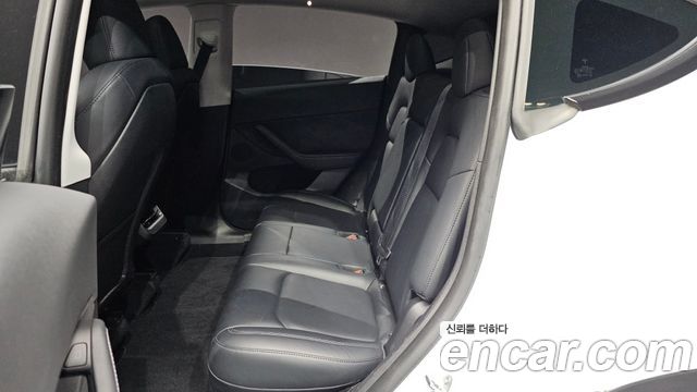 Tesla Model Y 2023 — photo 16